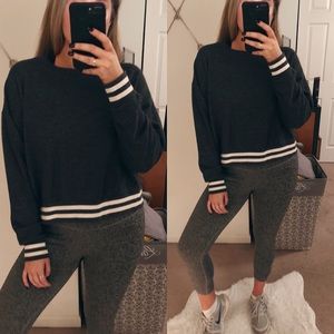 •Cropped Sweatshirt•